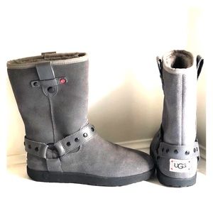 Never worn! Kids grey UGG, size 3
